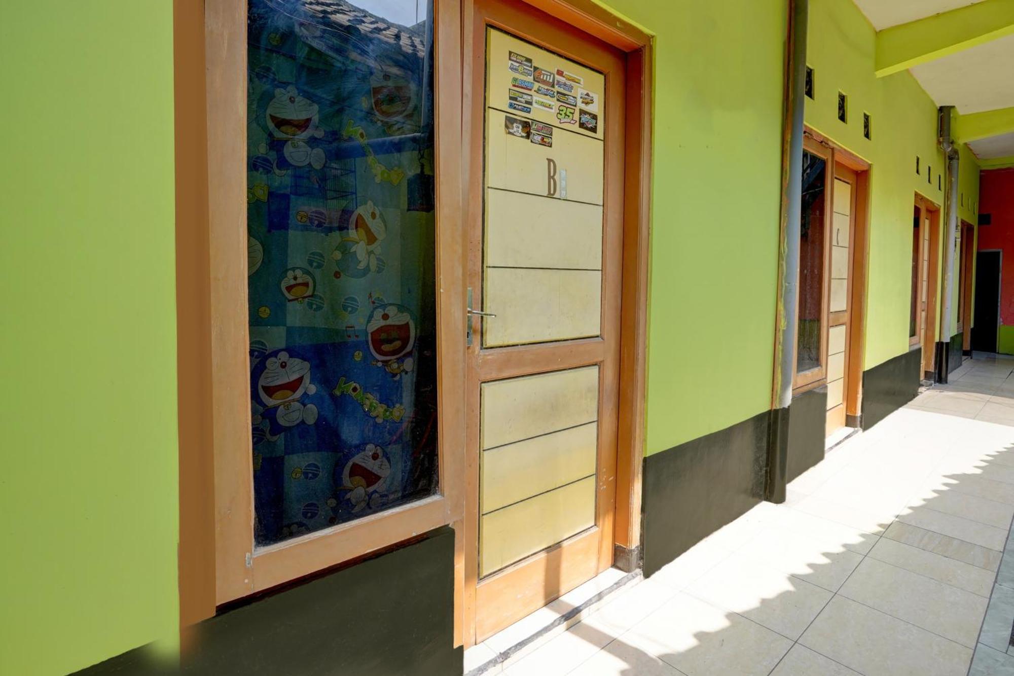 Oyo Life 92840 Wisma Morricco Jombang ภายนอก รูปภาพ