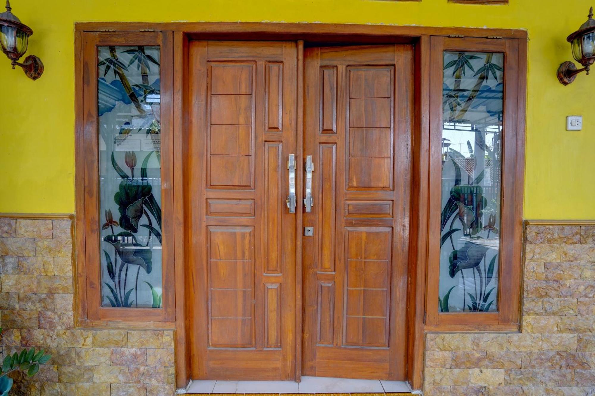 Oyo Life 92840 Wisma Morricco Jombang ภายนอก รูปภาพ